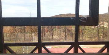 Η θέα των παιδιών από το παράθυρο του Σχολείου