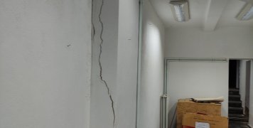 Το κτίριο πρέπει να ελεγχθεί και στατικά μην... πέσει