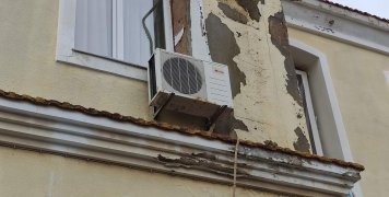 Το διπλανό κτίριο ερείπιο