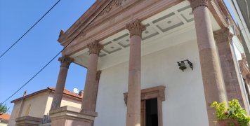 Η Εκκλησία εξωτερικά