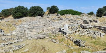 Στον αρχαιολογικό χώρο της... Τροίας Στον αρχαιολογικό χώρο της... Τροίας