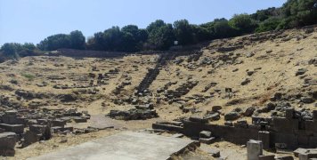 Το αρχαίο θέατρο Ερυθρών Το αρχαίο θέατρο Ερυθρών