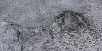 Τα χάλια του δρόμου