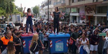 Μαθητικό ποτάμι στους δρόμους της πόλης για το κλείσιμο των ΕΠΑΛ