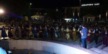 Ο Σύλλογος Ποντίων γέμισε την πλατεία χορευτές και κόσμο