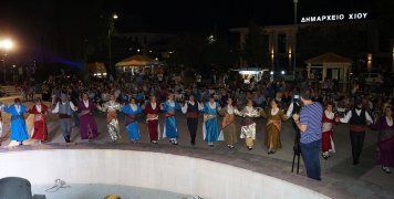 Ο Σύλλογος Ποντίων γέμισε την πλατεία χορευτές και κόσμο