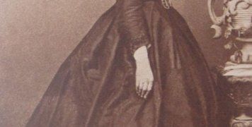 Η Βιργινία Κ. Χωρέμη, σύζυγος Εμμανουήλ Μπενάκη.