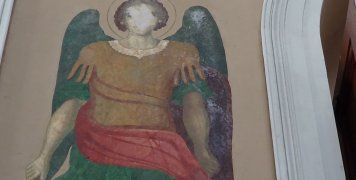 Στις λίγες Αγιογραφίες που συντηρήθηκαν έλειπαν ήδη τα πρόσωπα από παλαιότερους βανδαλισμούς