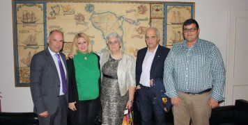 Γιώργος Μαρής φαρμακοποιός-υγιεινολόγος και πρόεδρος της οργανωτικής επιτροπής,Μαρία Τσικουδή ψυχολόγος, Μάγδα Τσολάκη καθηγήτρια Νευρολογίας ΑΠΘ, Σίμος Γεραζούνης δερματολόγος πρόεδρος του τοπικού παραρτήματος του Ερυθρού Σταυρού και Μανώλης Καραμούζος νευρολόγος.