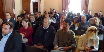 Το ακροατήριο της συνέντευξης του Υπουργού