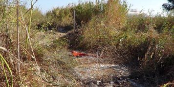 Μπάζα και τσιμέντα στην εκβολή