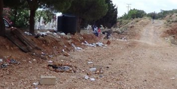 Ο περιβάλλον χώρος, κανείς δεν επιβάλλει την καθαριότητα