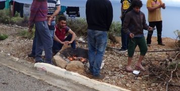 Μέχρι και θάμνους ξεριζώνουν για να σπάσουν τη υγρασία