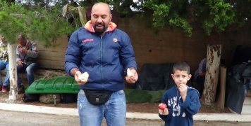 Εχω να δώσω στο παιδί μου μόνο ψωμί