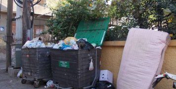 Ξεχωριστή τιμή για την Μικρασία με την εικόνα που εμφάνιζαν σήμερα οι κάδοι έξω απ΄την εκκλησία του Αγίου Γεωργίου