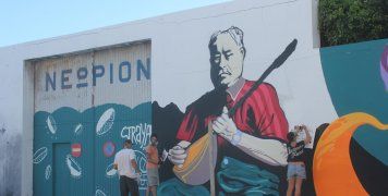 Έδωσαν παλμό και ζωή οι τοιχογραφίες του Stray Art Festival στη Σύρο, με εμπνευστή τον Χιώτη καλλιτέχνη Πάρι Ξυνταριανό