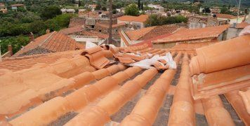 Οι τρύπες στην κεραμοσκεπή