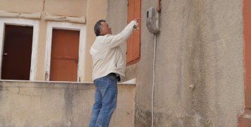 Σε όποιον χωριανό απουσιάζει βάζουν μπομπάκια στα ρολόγια της ΔΕΗ!