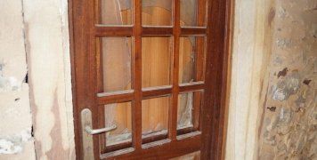 Σπίτι ιδιοκτησίας αλλοδαπού. Αντε να του εξηγήσεις ότι πρέπει να συμβιώσει με την βαρβαρότητα