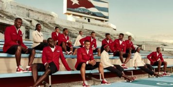 Ο διάσημος σχεδιαστής παπουτσιών παραδίδει μαθήματα κομψότητας στην μεγαλύτερη αθλητική διοργάνωση του κόσμου 