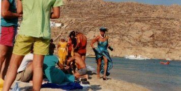 Πέρα απ' τη λαμπερή πλευρά και την άφθονη σαμπάνια, υπάρχει και η πραγματικότητα 