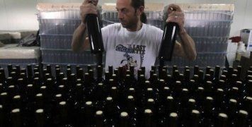 Υψηλό ποσοστό του πληθυσμού έχει πρόσβαση και έχει καταναλώσει αλκοόλ, αλλά χαμηλότερο ποσοστό, σε σχέση με τις υπόλοιπες χώρες αναφέρει υπερβολική χρήση 