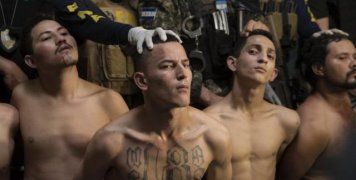 Μία νέα σειρά βίαιων δολοφονιών στις ΗΠΑ έχει ρίξει τους προβολείς πάνω στη συμμορία «MS-13» - Ποια είναι η οργάνωση που έχει ως μότο τη φράση «Σκοτώστε, βιάστε, ελέγξτε» 