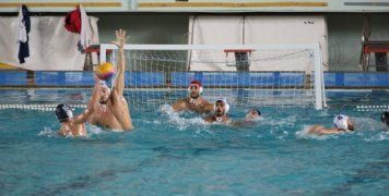 Με ΠΑΟΚ στα προημιτελικά του Κυπέλλου Στιγμιότυπο από το εντός έδρας παιχνίδι του Ν.Ο. Χίου/Astra Airlines με τον ΠΑΟΚ στον 1ο γύρο του πρωταθλήματος της Α1 πόλο Ανδρών, όπου η χιώτικη ομάδα είχε ηττηθεί στο φινάλε με 7-6. Οι δύο ομάδες θα βρεθούν αντιμέτωπες στη Θεσσαλονίκη το προσεχές Σάββατο για τον 2ο γύρο του πρωταθλήματος, ενώ την 1η Μαρτίου στο Ιωνικό θα ξανασυναντηθούν σε παιχνίδι νοκ άουτ για τα προημιτελικά του Κυπέλλου Ελλάδος. Φωτό: Κώστας Μιλτ. Αναγνώστου