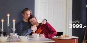 Η εταιρεία ζήτησε στο κοινό να φωτογραφηθεί στα καταστήματά της για το επόμενο εξώφυλλο 