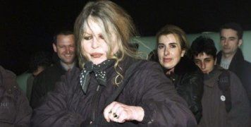 Η σταρ του γαλλικού σινεμά επιτίθεται στον Εμανουέλ Μακρόν 