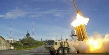 Στο μεταξύ, το αμερικανικό αεροπλανοφόρο Carl Vinson αναμένεται να φτάσει στη κορεατική χερσόνησο στα τέλη της εβδομάδας 