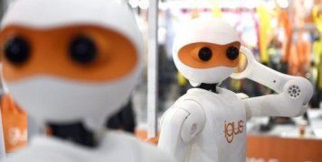 Πωλητές, ταμίες, σερβιτόροι, υπάλληλοι φαστφουντάδικων και όσοι αμείβονται με τον κατώτατο μισθό θα πρέπει να ανησυχούν για το μέλλον τους 