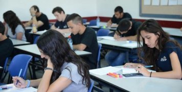 Oι μαθητές θα ολοκληρώσουν πρώτα τις ενδοσχολικές εξετάσεις τους και μετά θα μπουν στη διαδικασία των πανελλαδικών εξετάσεων 