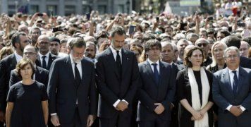 Ενός λεπτού σιγή στη Βαρκελώνη - «Δεν φοβόμαστε» φώναξαν στη συνέχεια χιλιάδες Ισπανοί