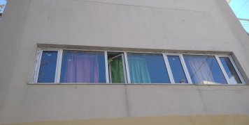 Τα ντουβάρια θα πέσουν έξω ή... μέσα;