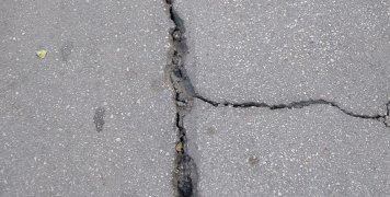 Αυτό επεκτείνεται σε όλο το μήκος του δρόμου. Η χάραξη φτάνει μέχρι την Νεωρείων και μπαίνει στο... Κάστρο