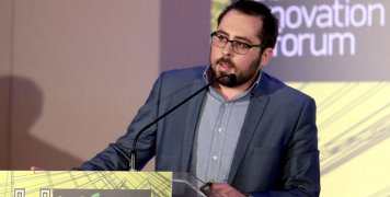Ο Αντώνης Τσακνάκης, Head of Business Developmentτης Anytime στο βήμα του Innovation Forum. 