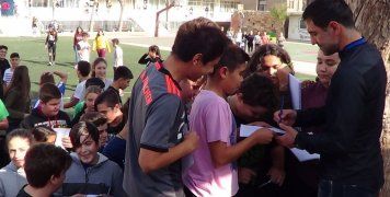 Καρα... αυτόγραφο