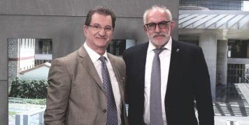 Με τον Γιάννη Φαράκλα Με τον Γιάννη Φαράκλα