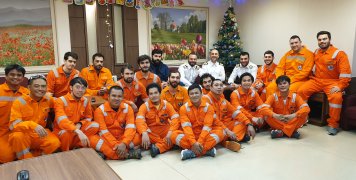 Το πλήρωμα, οι αξιωματικοί και ο καπετάνιος του «Maran Gas Delphi», που πλέει αυτές τις ημέρες στον Ειρηνικό, μας στέλνουν τις καλύτερες ευχές τους το 2020.