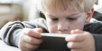 Πότε μπορείτε να πάρετε στο παιδί σας το πρώτο του smartphone