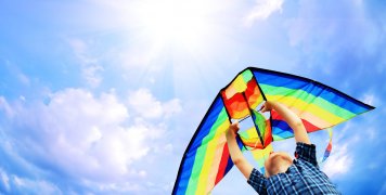 Η Καθαρή Δευτέρα είναι η ημέρα που πετάμε χαρταετούς. Η Καθαρή Δευτέρα είναι η ημέρα που πετάμε χαρταετούς.
