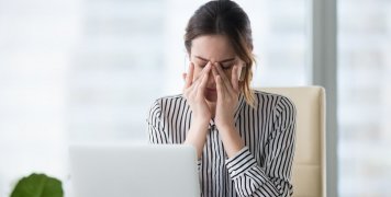 τρίψιμο των ματιών