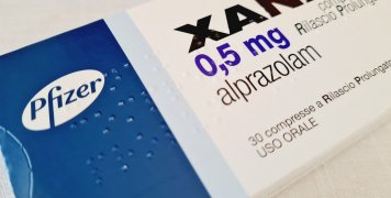 Καταπίνοντας τα Ζάναξ σαν καραμέλες