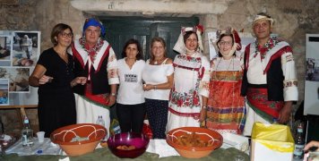 Και οι μοναδικοί που είναι και στα... τσιαρόχαρτα γραμμένοι