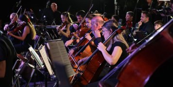 30 μουσικοί από Χίο, Αθήνα, Γερμανία και Βοστόνη στο θέατρο Καστρομηνά