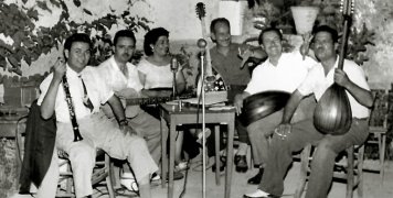 Ο Στέφανος Νεαμονιτάκης πρώτος από αριστερά