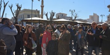 Νέα κινητοποίηση Χιωτών στην Πλατεία Πλαστήρα ενάντια στην αστυνομική βία Νέα κινητοποίηση Χιωτών στην Πλατεία Πλαστήρα ενάντια στην αστυνομική βία