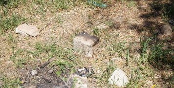 Υπολείμματα από φωτιά μέσα στα χωράφια