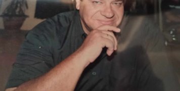 Ο Γιάννης Χατζηδάκης Ο Γιάννης Χατζηδάκης
